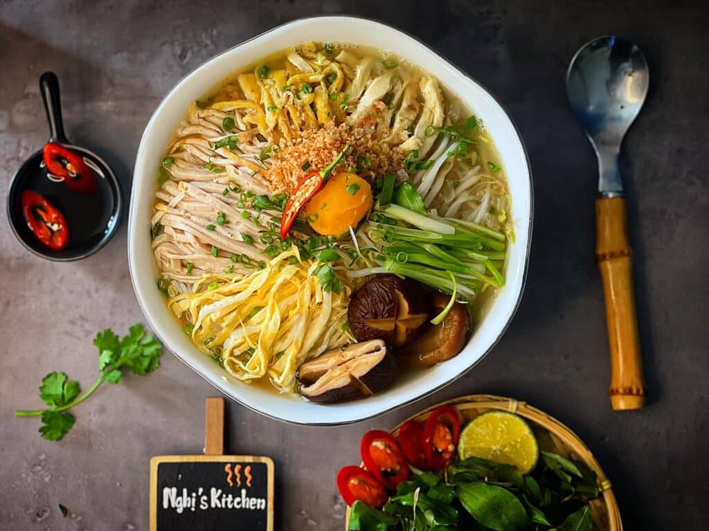 Bún Thang: Tinh hoa Ẩm thực và Triết lý Ngũ Hành của người Tràng An