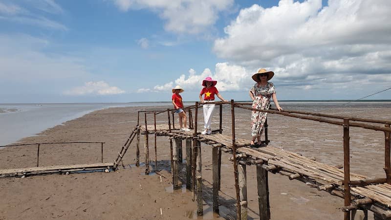 Bãi bồi nơi đất liền vươn ra biển ở Đất Mũi