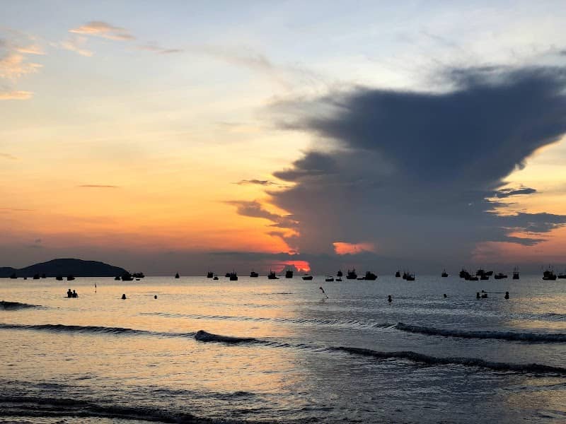 Hoạt động trên biển Bãi Sau Mũi Né