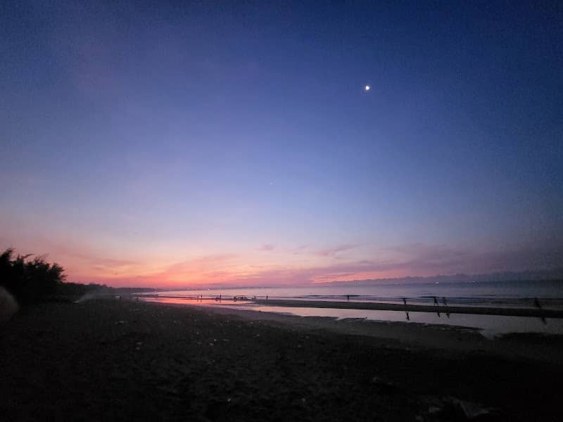 Cồn cát trên Bãi tắm biển Phan Rí khi thủy triều rút