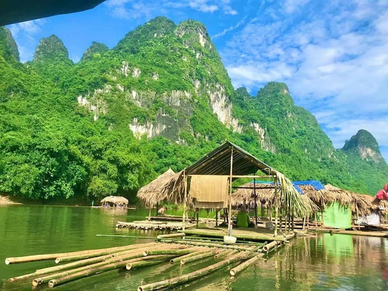Cắm trại Sông Bôi Nà Bờ với dòng nước trong vắt