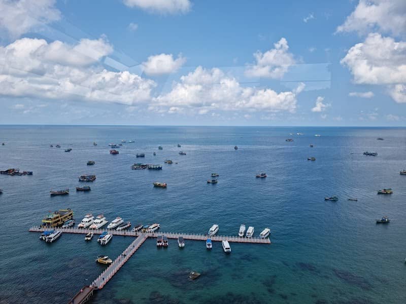 Cảnh quan bãi biển Hòn Thơm