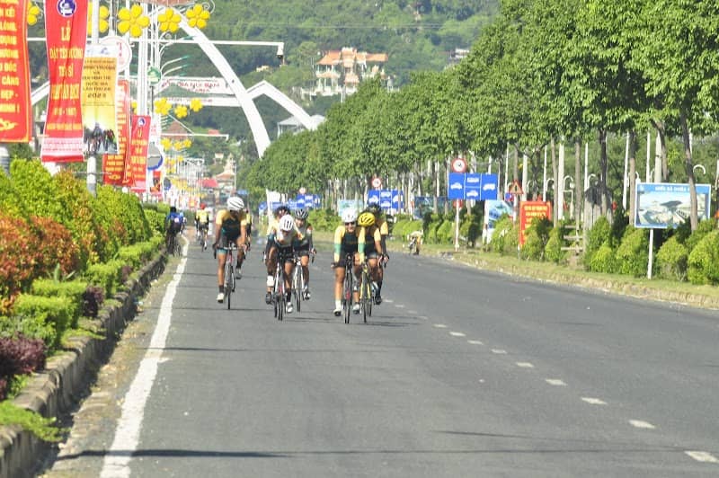 Khung cảnh Núi Sam nhìn từ xa