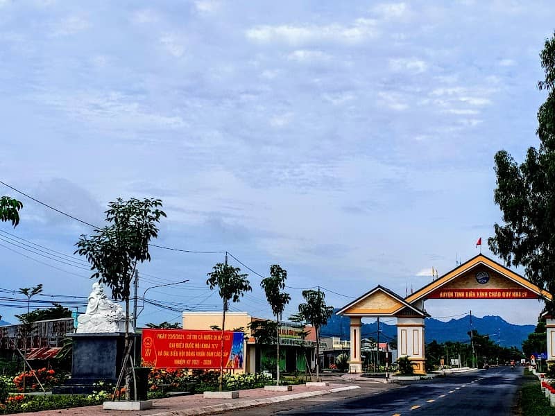 Cổng chào phường Thới Sơn