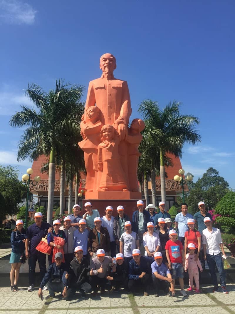 Hoạt động team building của Hoàng Anh Tours