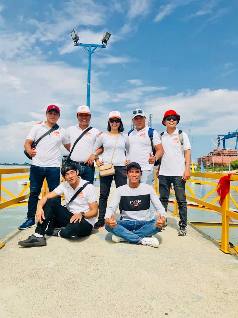 Hoàng Anh Tours cùng khách hàng