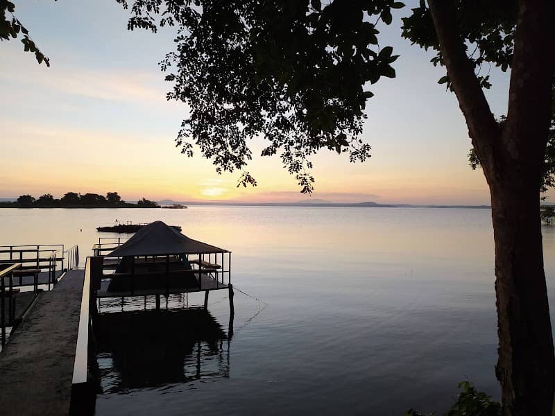 Chèo thuyền kayak trên hồ Trị An