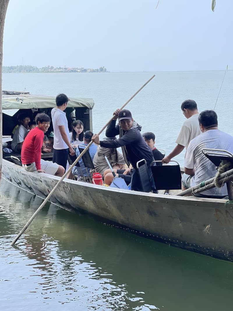 Hoạt động trên Đào Hoa Đảo