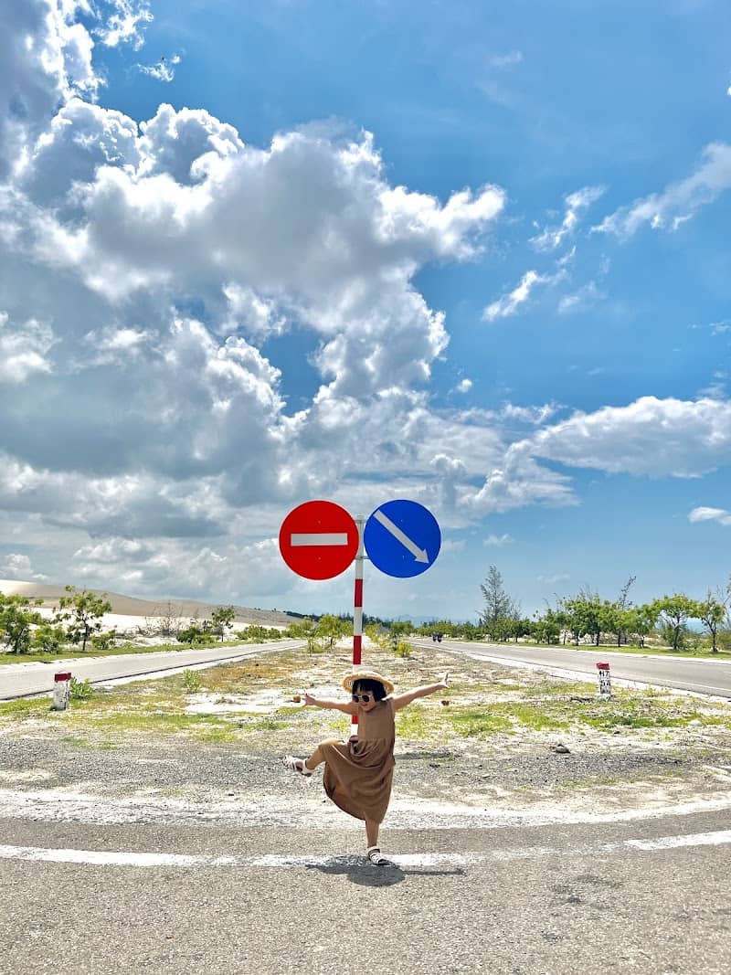 Điểm check in biển báo giao thông Bàu Trắng