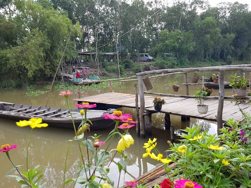 Cánh đồng sen tại Hai Lua Homestay