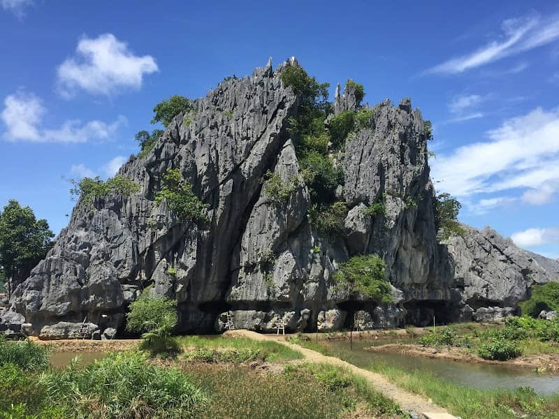 Toàn cảnh Hang Cá Sấu