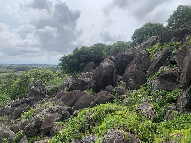 Hang Quân Y Hòn Đất