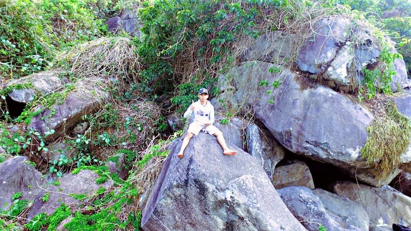 Khám phá bên trong Hang Quân Y