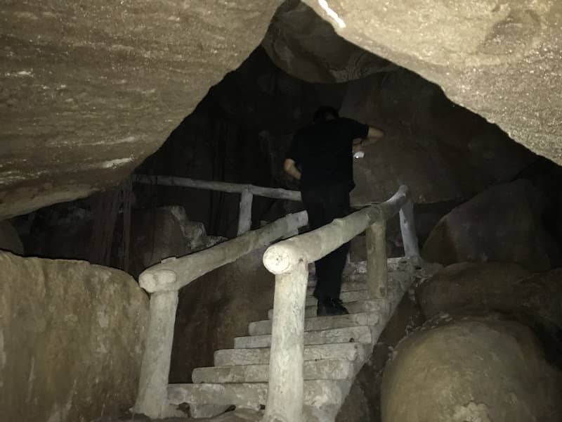 Cảnh quan xung quanh Hang Quân Y