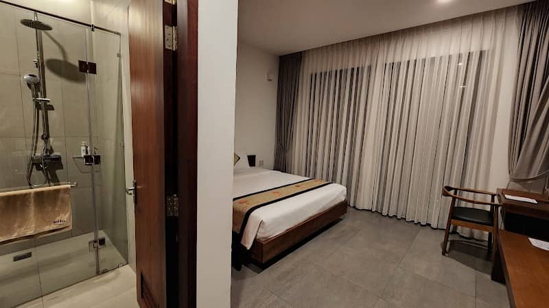 Huỳnh Thảo Hotel: "Dừa" Thoáng Mát, "Đồ Ăn" Ngon Xỉu – Review Chi Tiết Từ A đến Z (Cười Té Ghế)