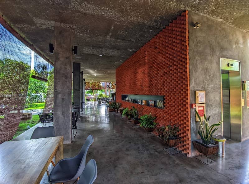 Khuôn viên xanh Huỳnh Thảo Hotel
