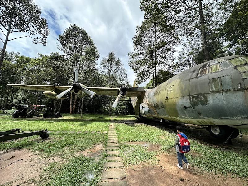 Bên trong Địa đạo Củ Chi Bên trong Địa đạo Củ Chi