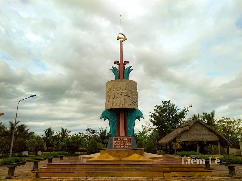 Khu di tích Lung Lá Nhà Thể - Khuôn viên xanh mát