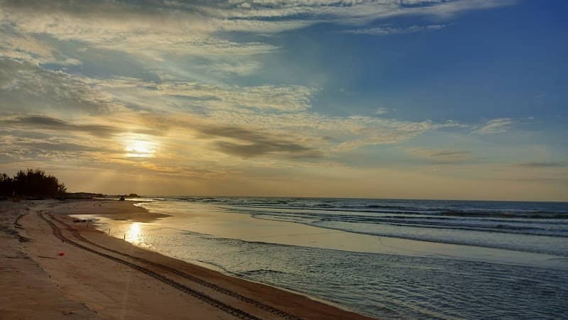 Khu du lịch- bãi tắm công cộng Hồ Tràm view biển