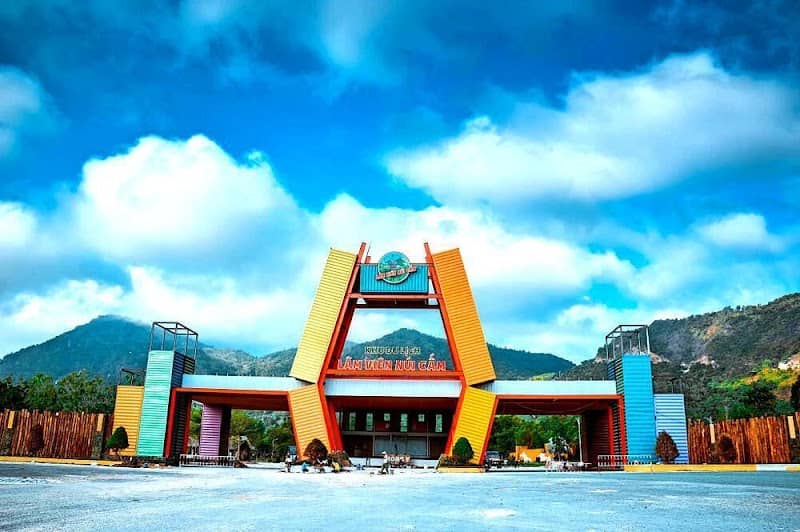 Cảnh quan thiên nhiên Núi Cấm