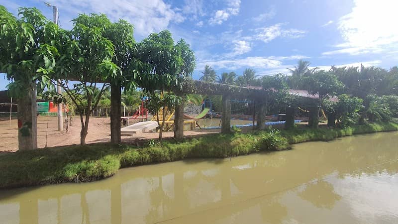 Hồ bơi view vườn cây tại Hạ Thảo