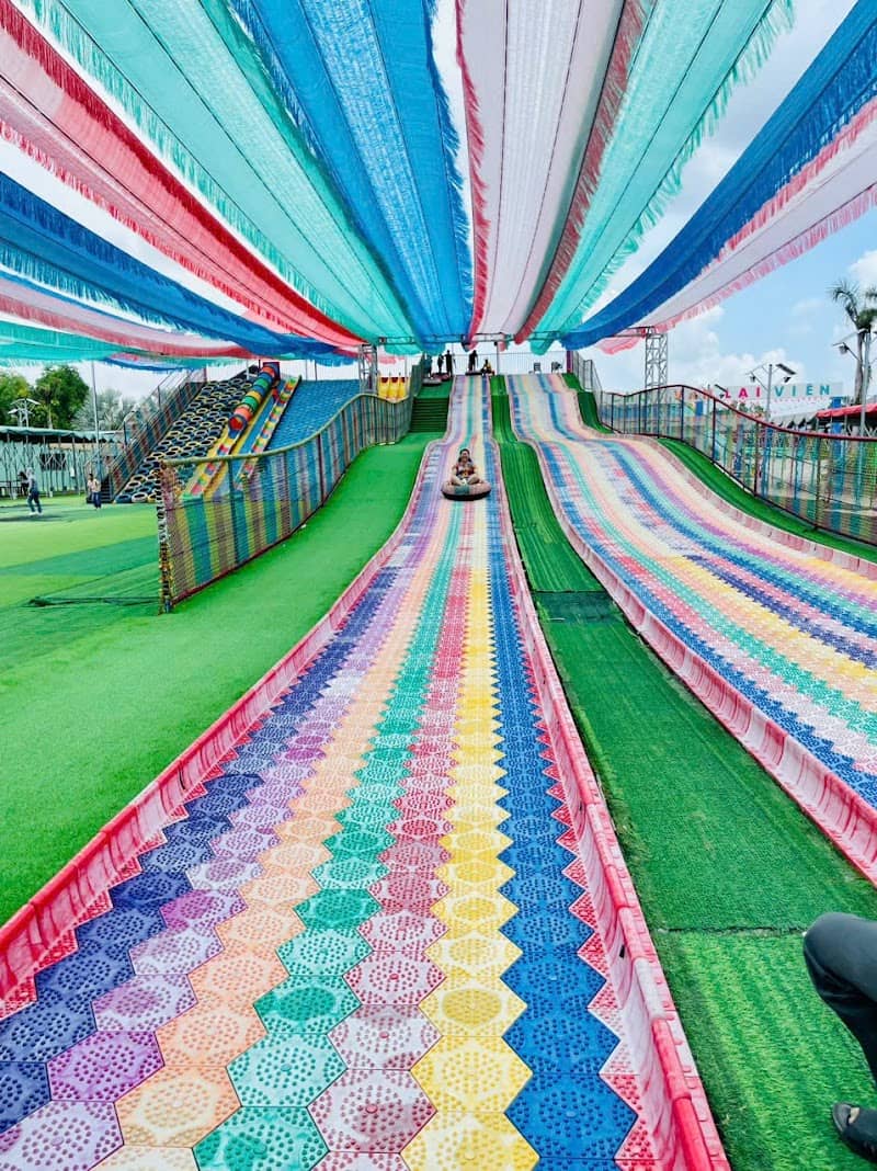 Nhà hàng Vân Lại Viên