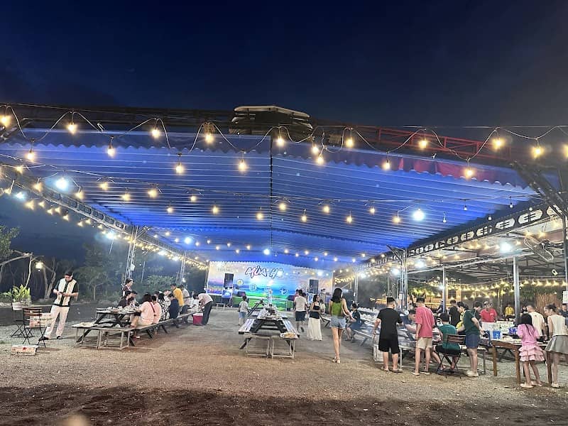 Khung cảnh LA NGÀ FISH HILL vào buổi tối