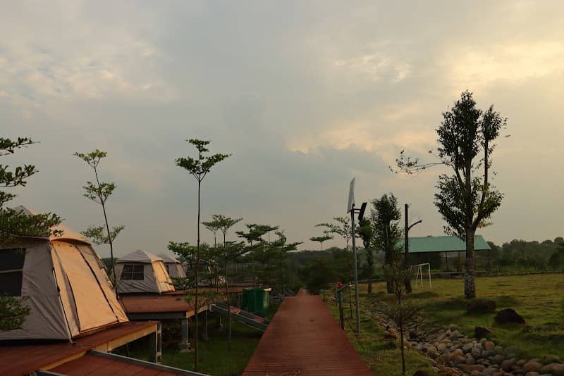 Lakeville Suối Rao Glamping Retreat - Cảnh đẹp hồ nước