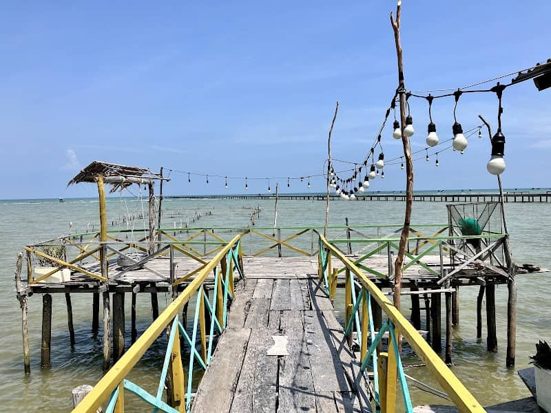 Cầu cảng Làng Chài Hàm Ninh