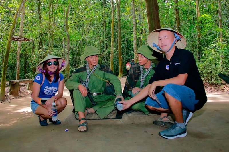 Đoàn khách của Luco Travel check-in tại điểm tham quan