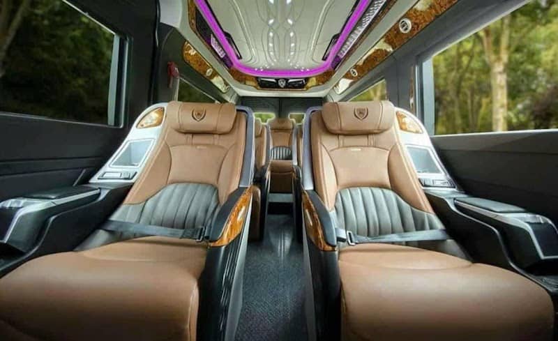 Xe Mrche đưa đón du khách