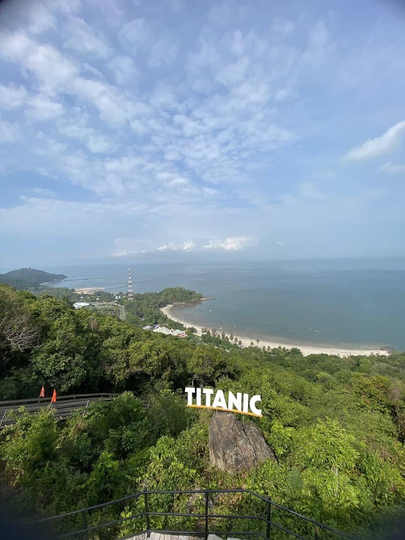 Toàn cảnh Núi Tà Pang