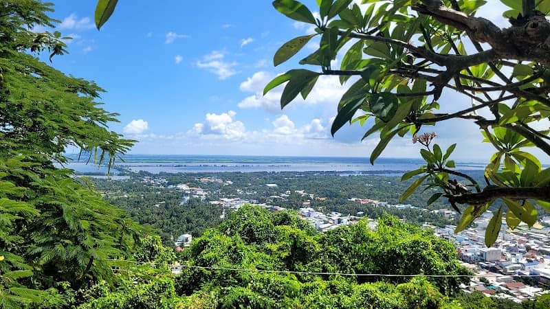 Toàn cảnh Núi Trà Sư từ trên cao