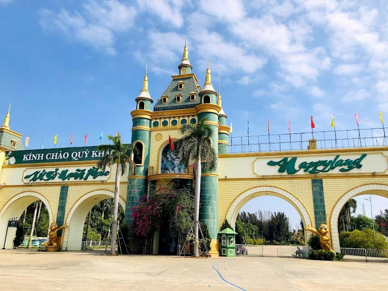 Quảng Trường Happyland - Khu Du Lịch Happyland