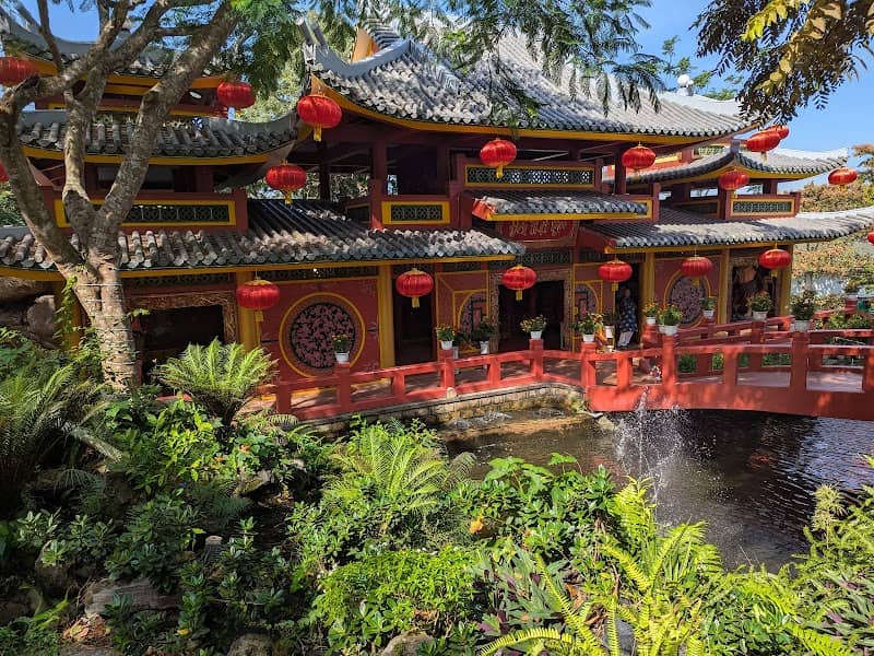 Quảng trường Tình Yêu Núi Sam cảnh 1