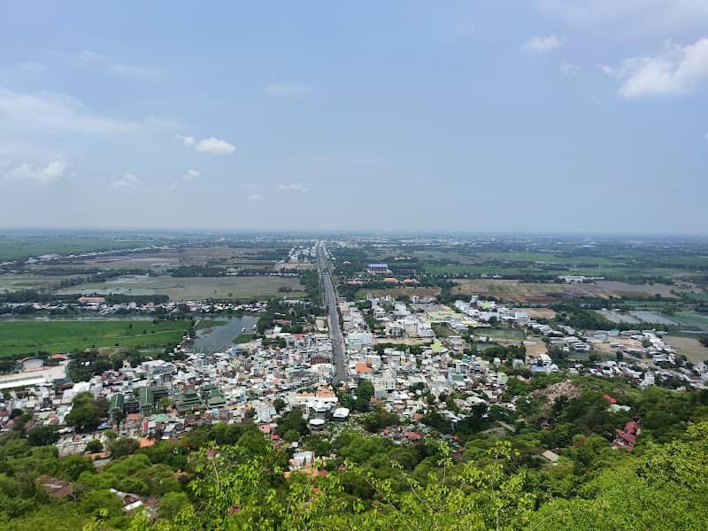 Review Quảng trường Tình Yêu Núi Sam – Kinh Nghiệm Du Lịch Chi Tiết A-Z