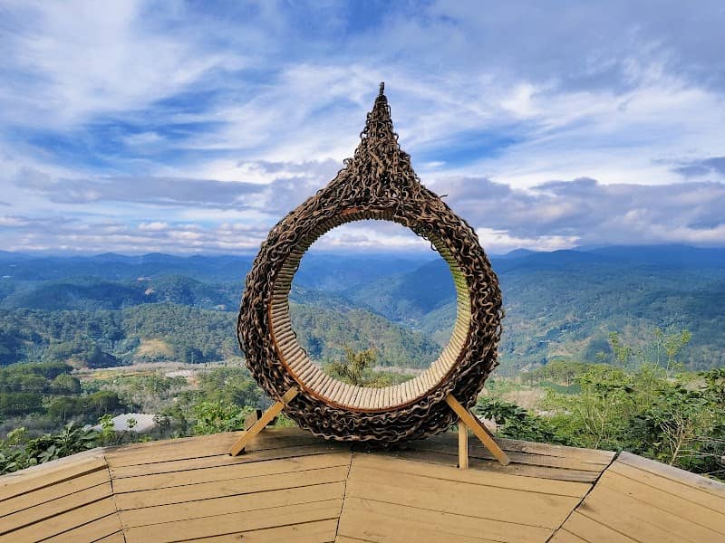 Thưởng thức cà phê và điểm tâm tại Săn Mây Cầu Gỗ