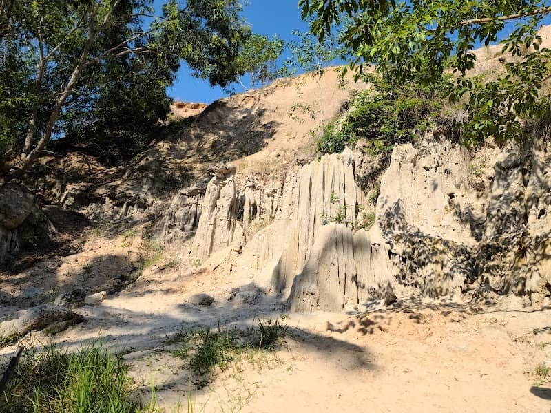 Thung lũng cát đỏ Suối Tiên