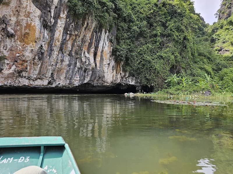 Vẻ đẹp kỳ vĩ của núi đá Tam Cốc