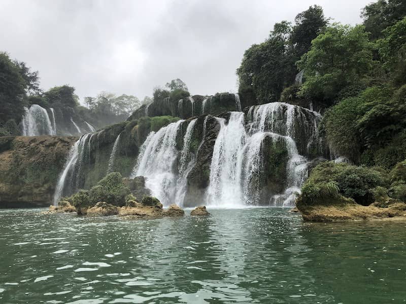 Trải nghiệm đi thuyền Thác Bản Giốc