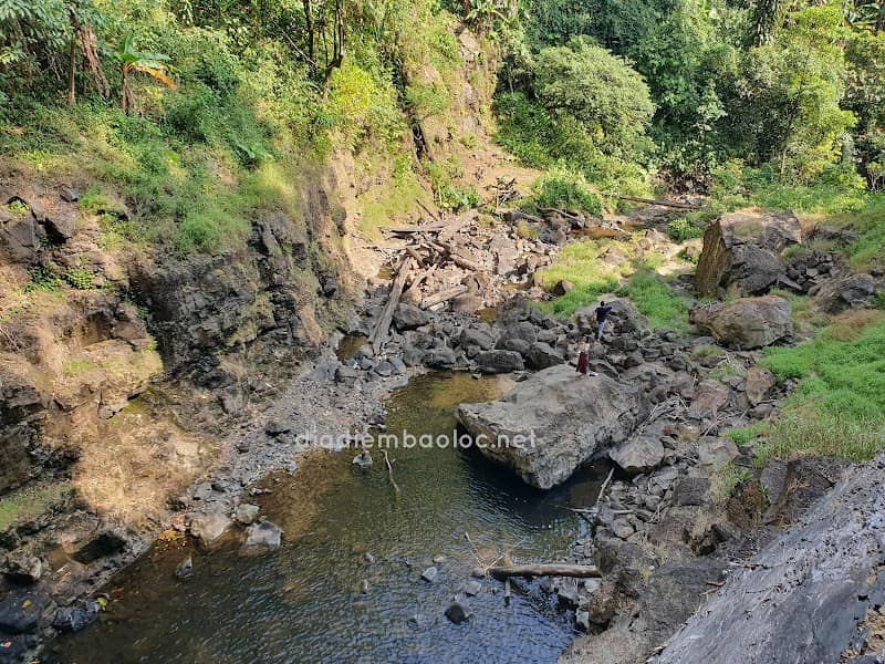 Cắm trại tại Thác Liêng Ài