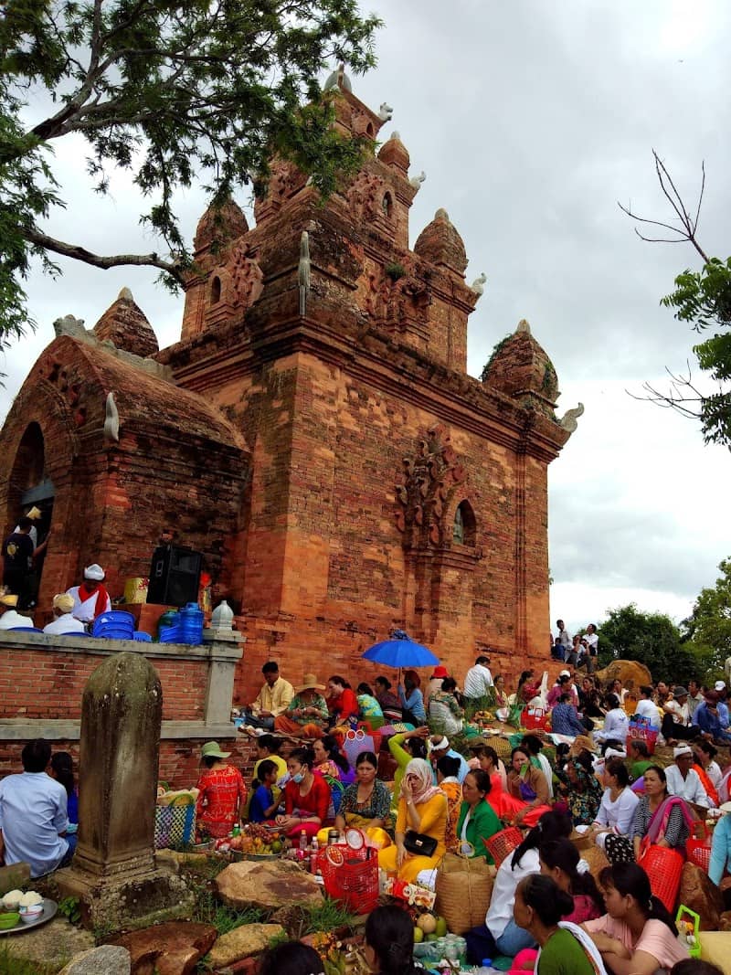 Cảnh quan Tháp Po Ro Me