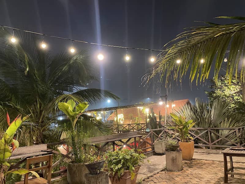 TÍA TÔ GLAMPING - Cảnh quan xanh mát