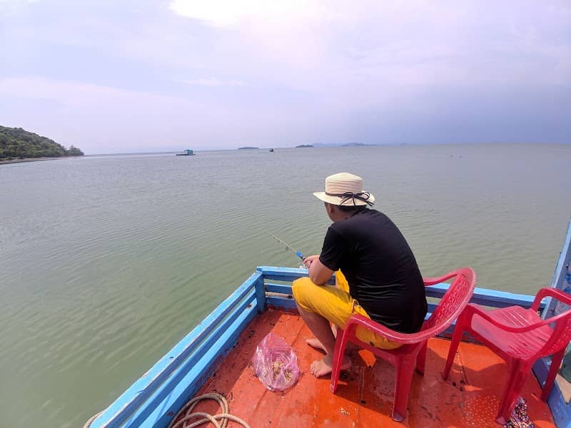 Bãi biển hoang sơ Đảo Hải Tặc