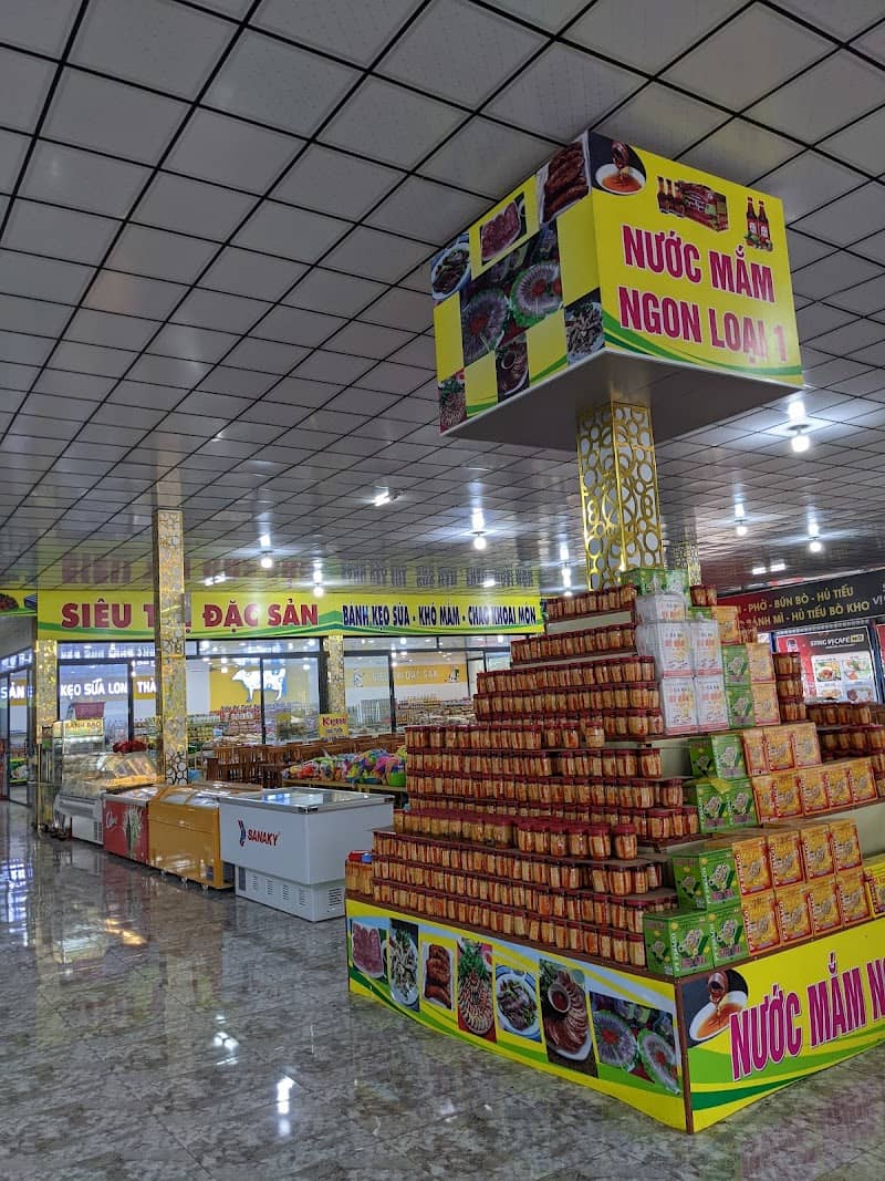 Khu vực bán sữa tươi tại Trạm Dừng Chân Bò Sữa Long Thành A