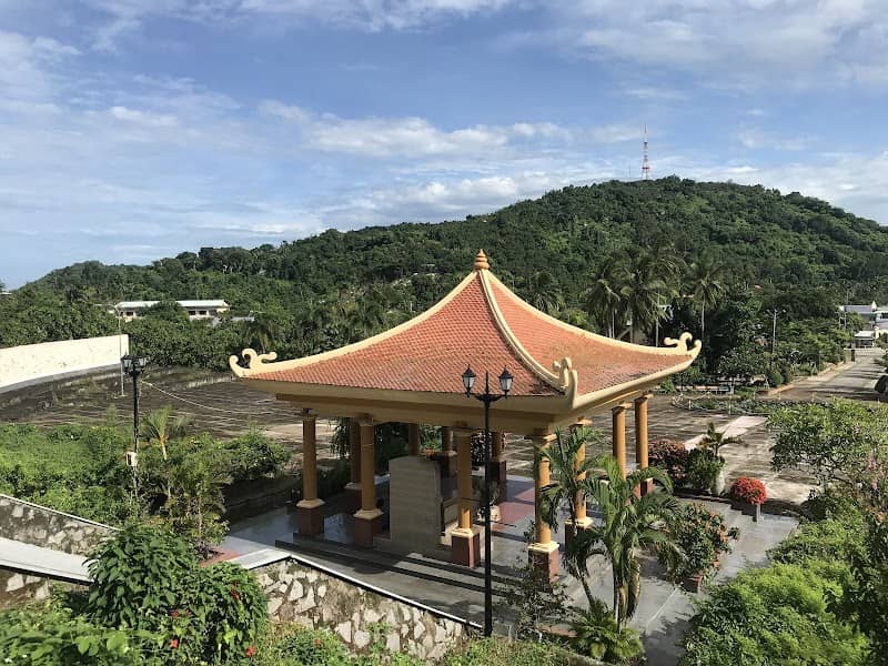 Tượng đài Chị Sứ - Toàn cảnh khu di tích