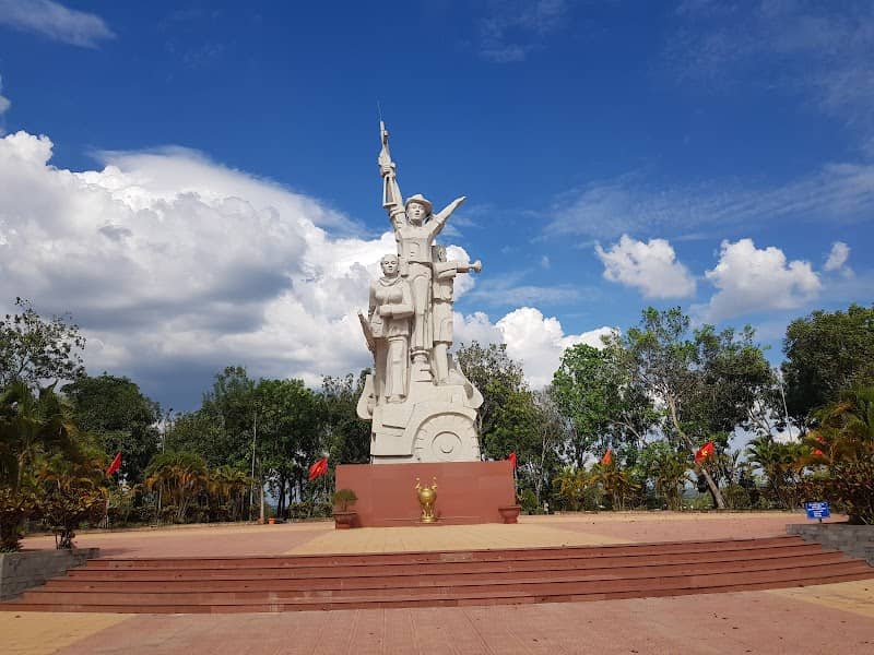 Toàn cảnh Tượng Đài Chiến Thắng La Ngà