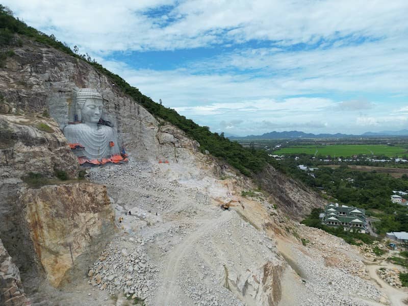 Đường lên Tượng Phật Thích Ca