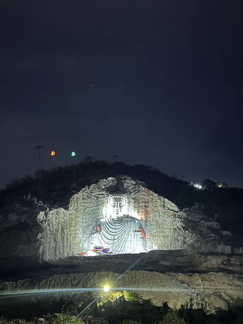 Review Tượng Phật Thích Ca – Hành Trình Tìm Bình An (và Vài Pha Cười Té Ghế) Ở An Giang