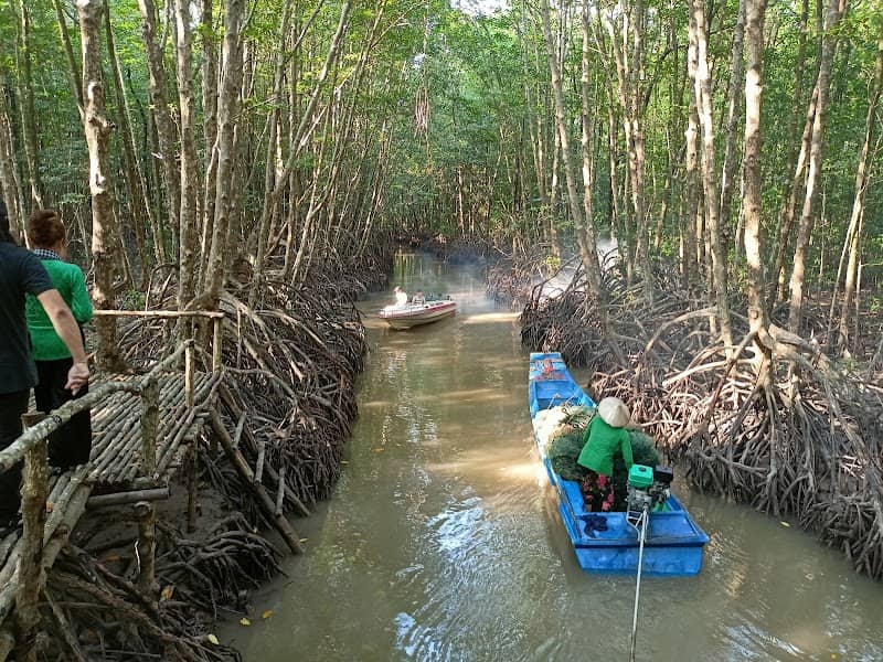 Cột mốc tọa độ GPS 0001 tại Mũi Cà Mau